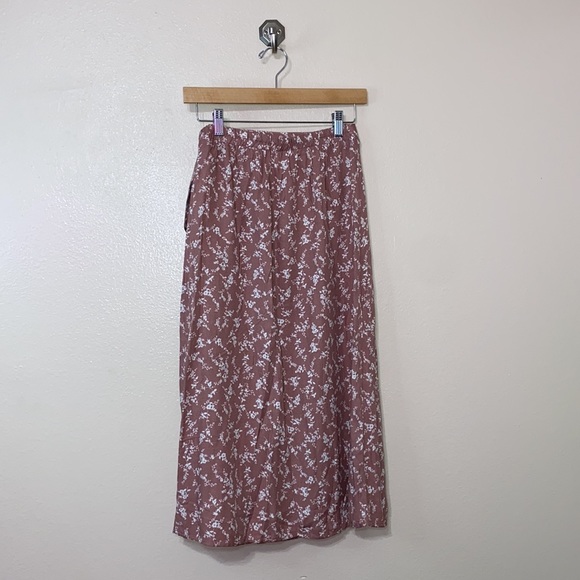 Urban Romantics - Pink & White Floral Midi Wrap Skirt - Picture 11 of 14